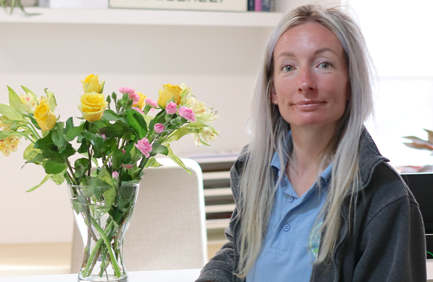 Steph Rowlands (Derbynnydd a Nyrs ddeintyddol dan hyfforddiant)